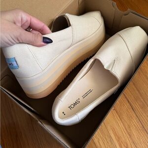 Neutral platform toms. Size 8 new in box